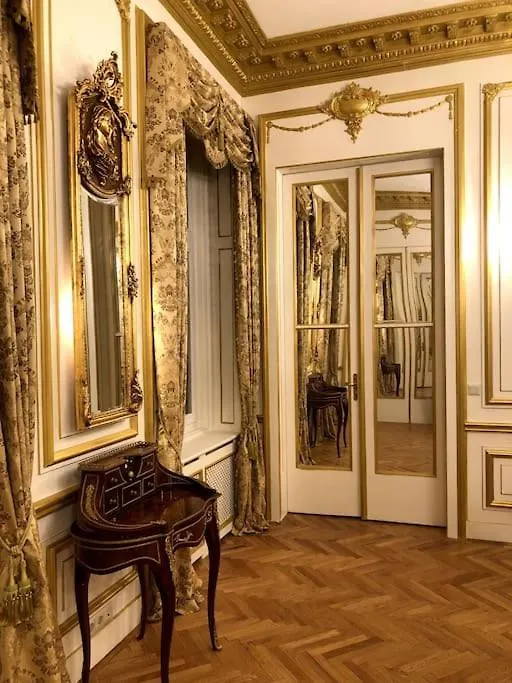 Baroque Danube Panorama Red Apartment Budapest